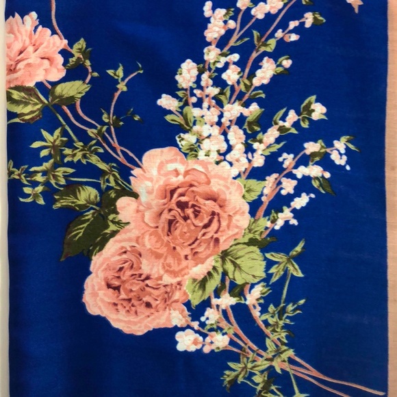 Woman wool flower scarf - Picture 3 of 5